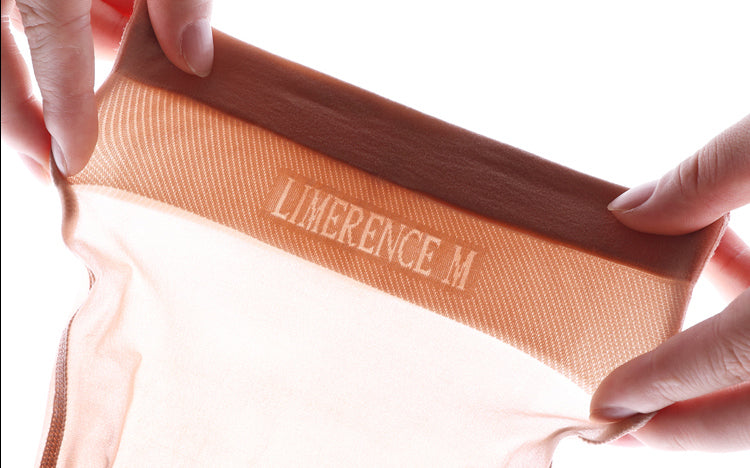 Ultimately, what determines elegance are the visual appearance and the lines created when worn on the legs.